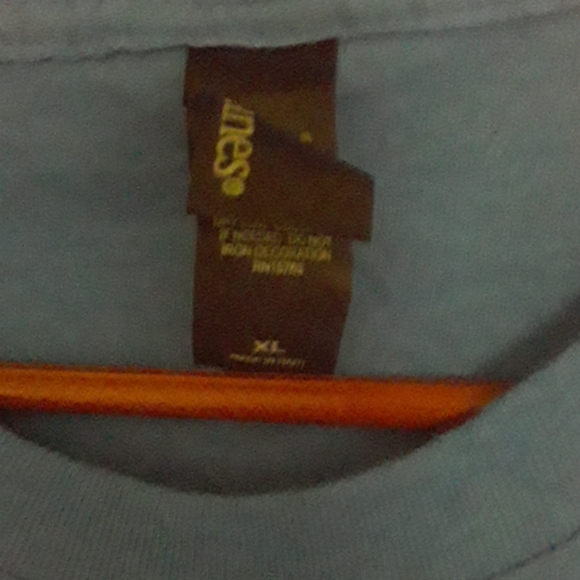 T-Shirt - Picture 4 of 5